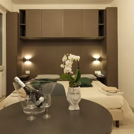 Apartment Zeus-08: Splendido Monolocale, Zona San Siro Milan